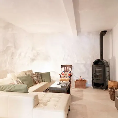 Luxury Stone House Ferienhaus