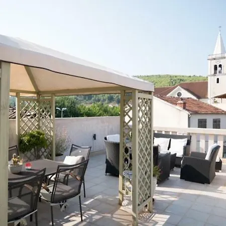 Luxury Stone House Ferienhaus *